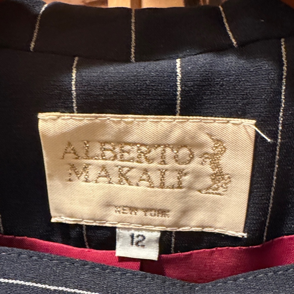 ALBERTO MAKALI Elegant Black Pinstripe Women's Blazer with Mini Skirt - Picture 2 of 14